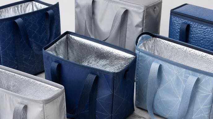 Insulated shopping bags for chilled and frozen groceries